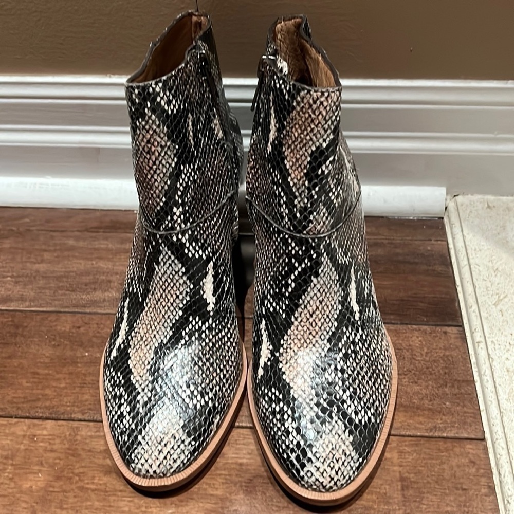 MADEWELL | The Rosie Ankle Boot in Snake Embossed Leather NWOT.